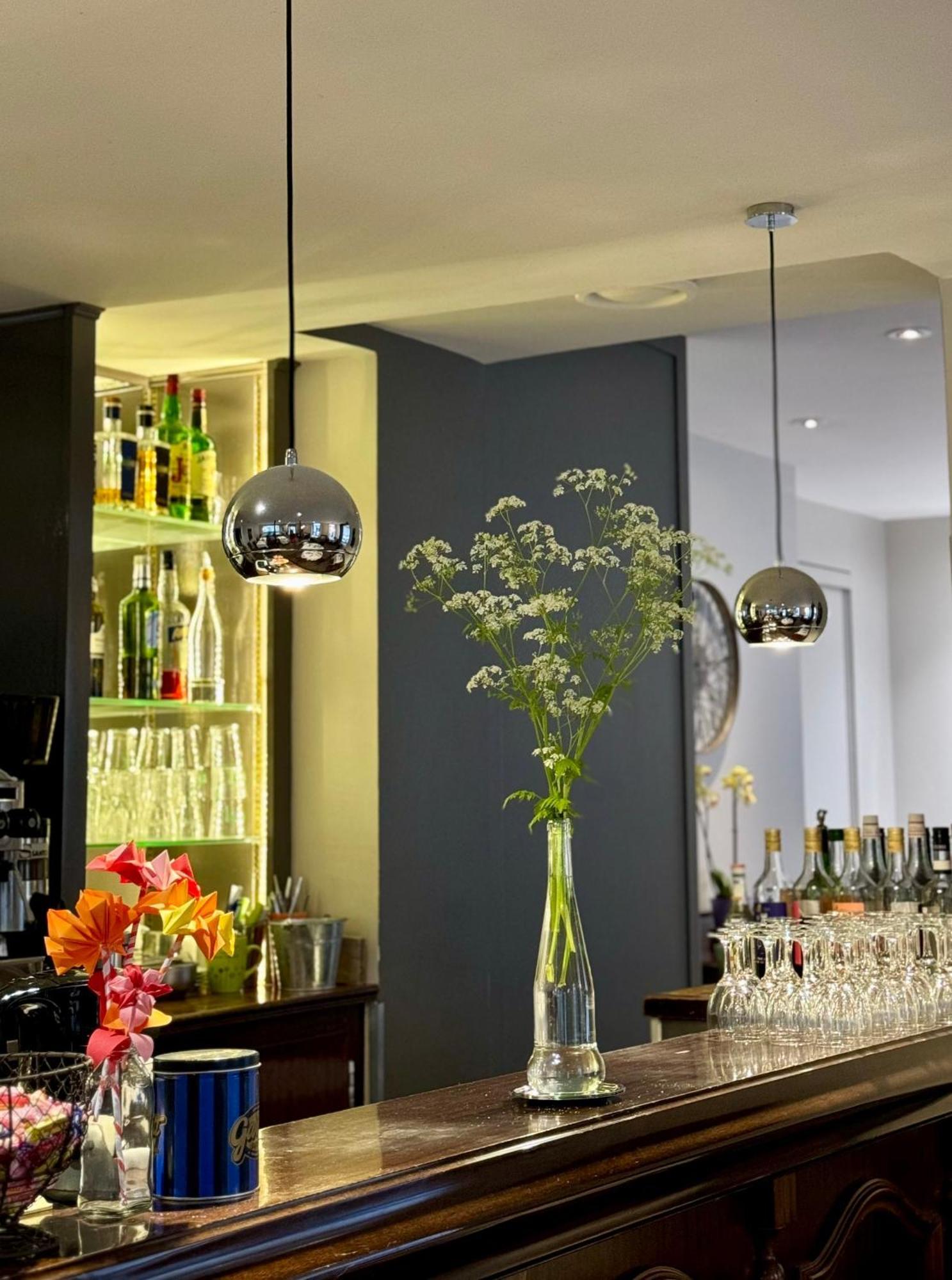 Hotel Paris Vesinet- Logis Hotel Restaurant Le Vésinet Kültér fotó