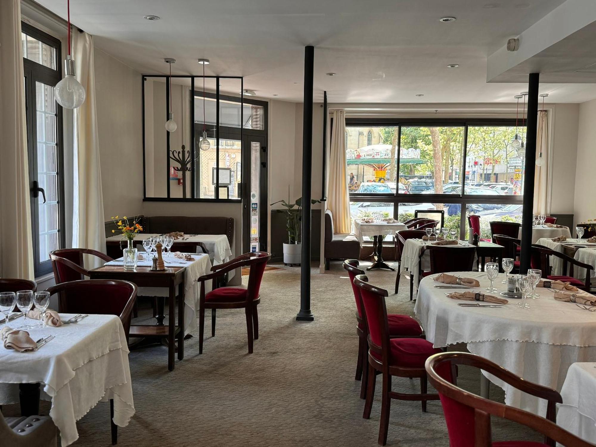 Hotel Paris Vesinet- Logis Hotel Restaurant Le Vésinet Kültér fotó