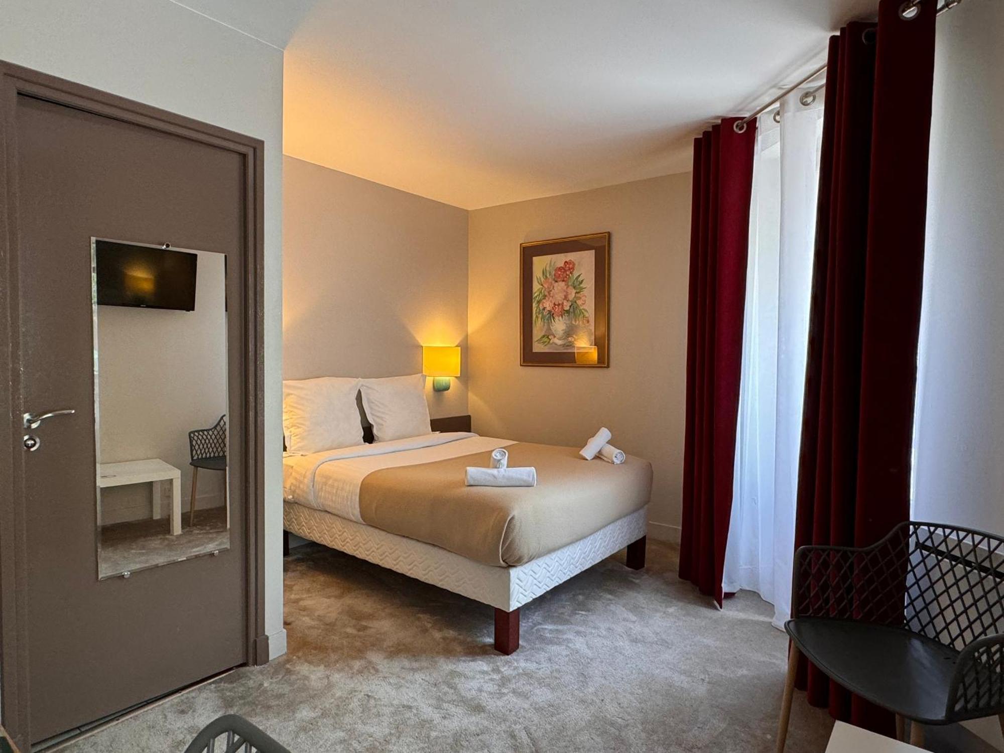 Hotel Paris Vesinet- Logis Hotel Restaurant Le Vésinet Kültér fotó