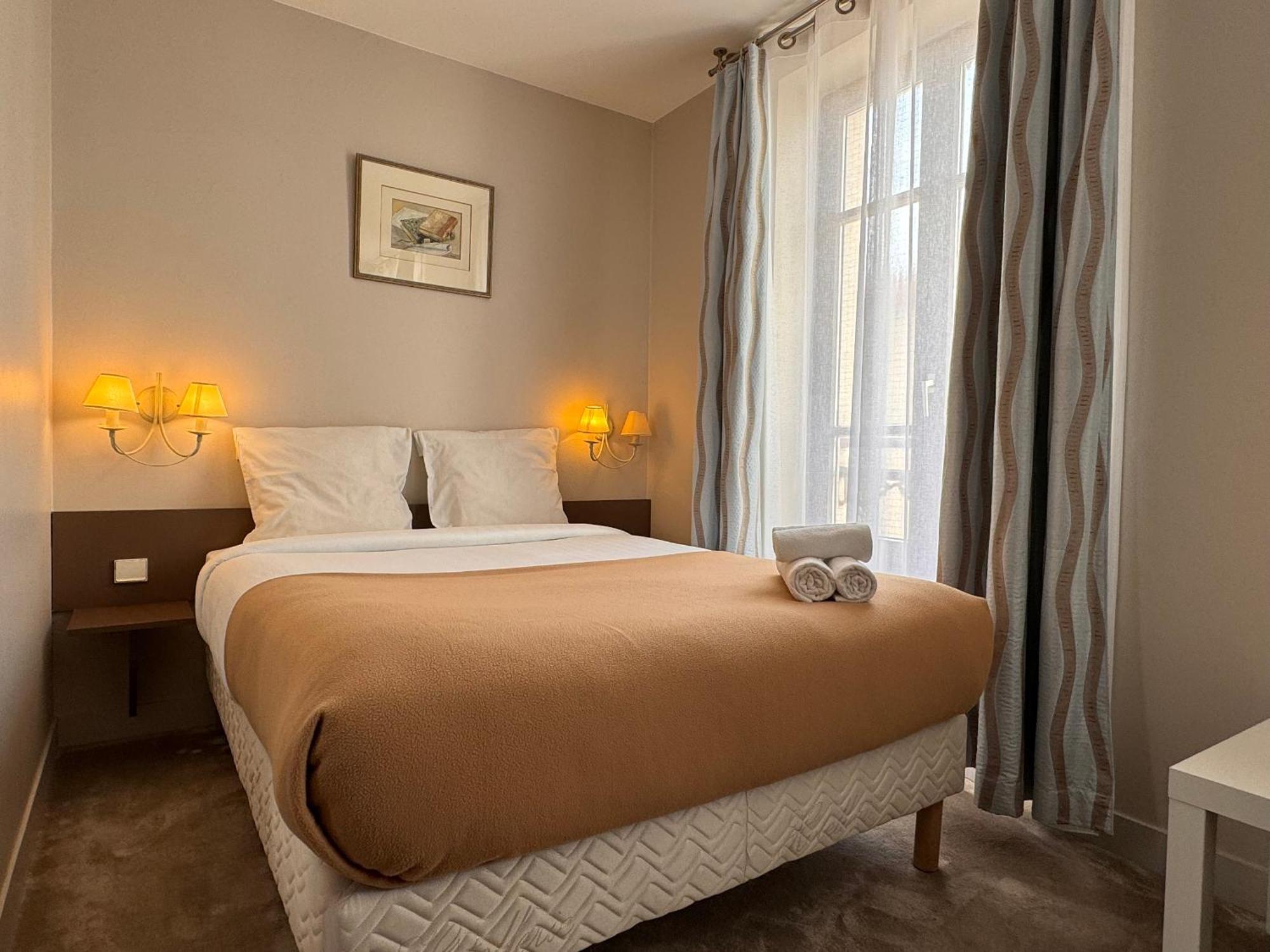 Hotel Paris Vesinet- Logis Hotel Restaurant Le Vésinet Kültér fotó