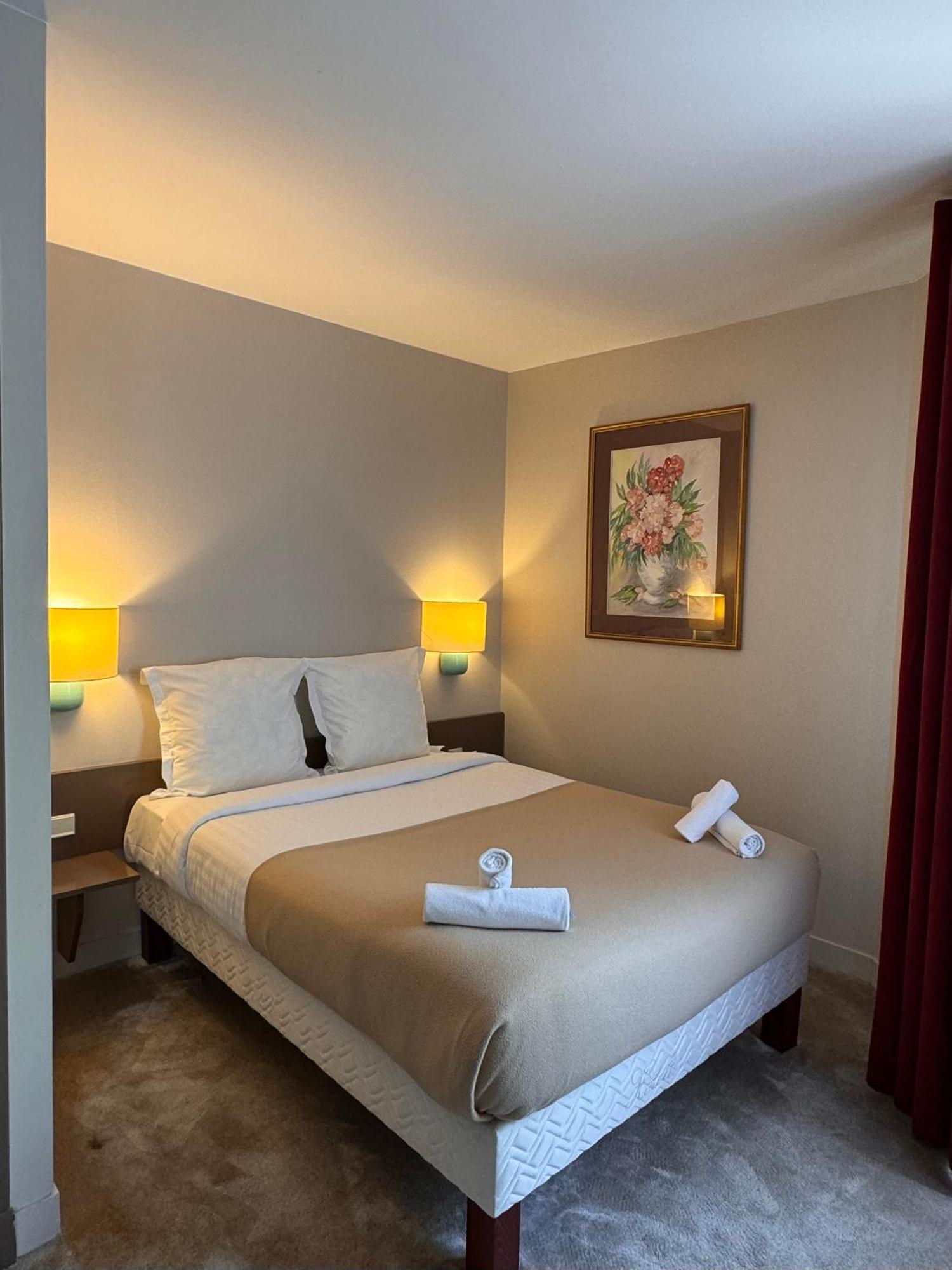 Hotel Paris Vesinet- Logis Hotel Restaurant Le Vésinet Kültér fotó