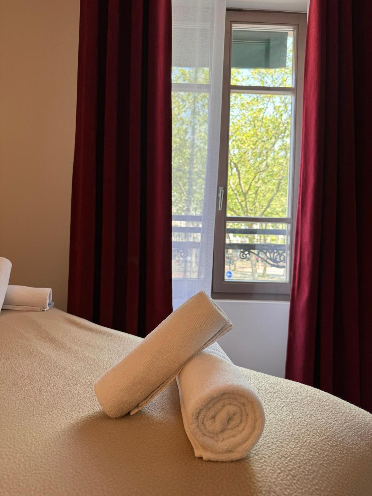 Hotel Paris Vesinet- Logis Hotel Restaurant Le Vésinet Kültér fotó
